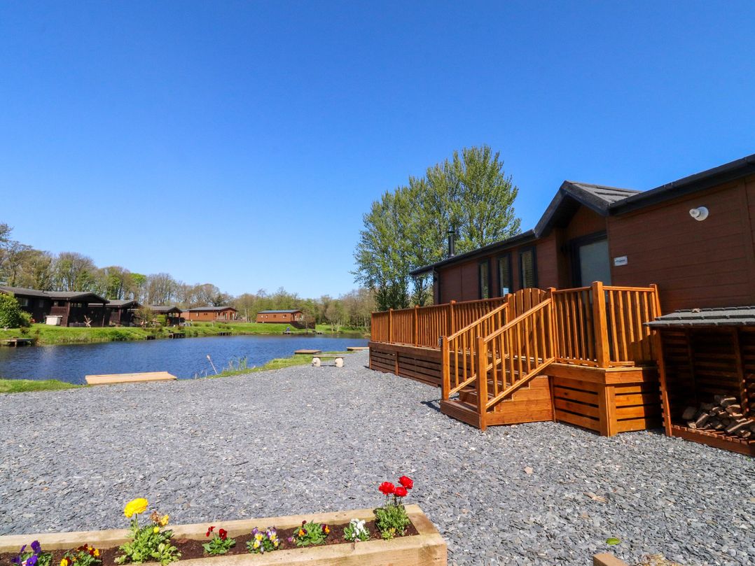 Lakeside Lodge