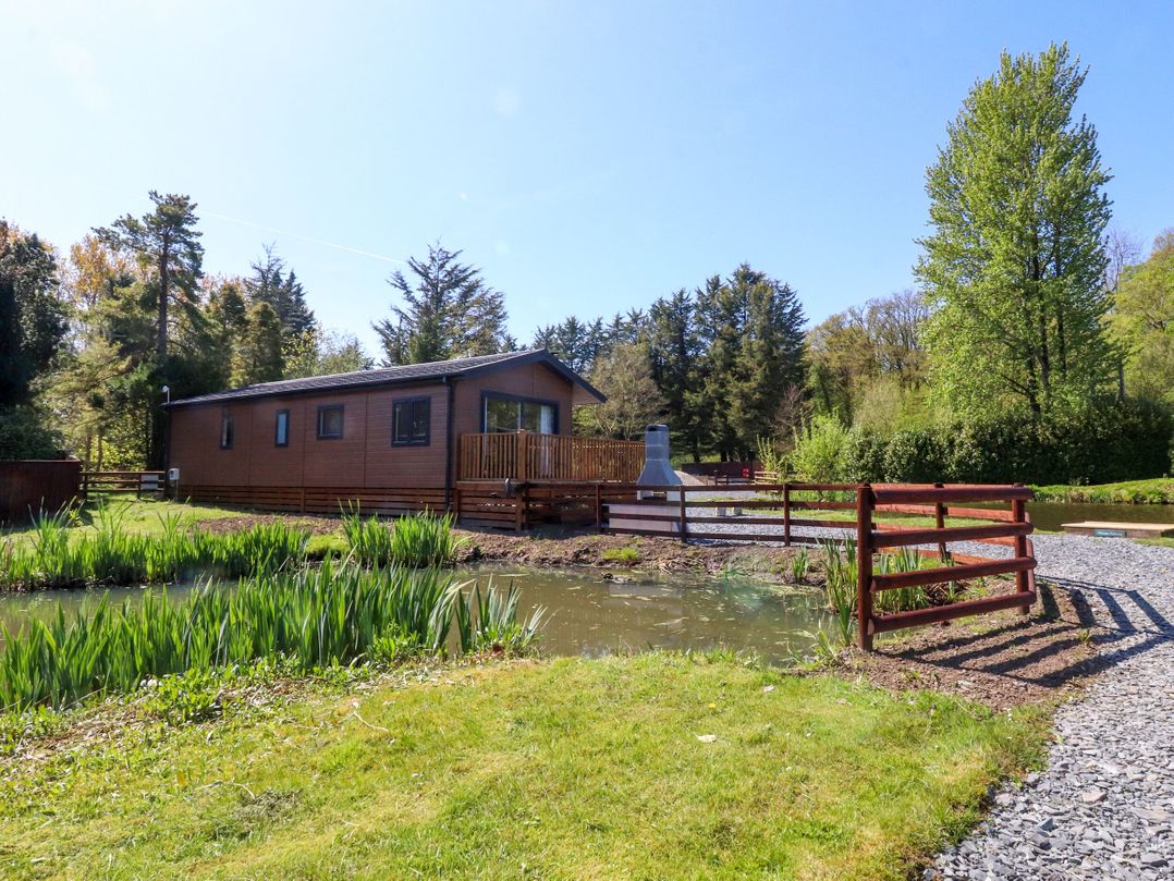 Lakeside Lodge