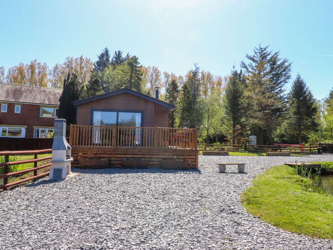 Lakeside Lodge
