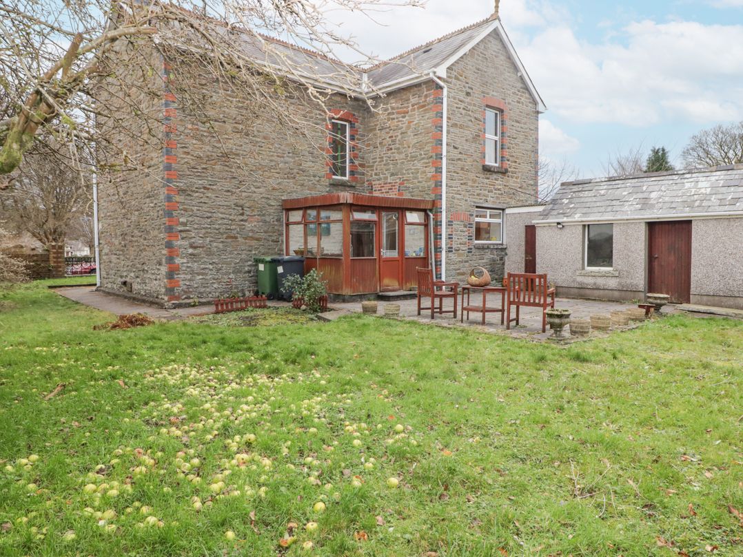 Glan Yr Afon