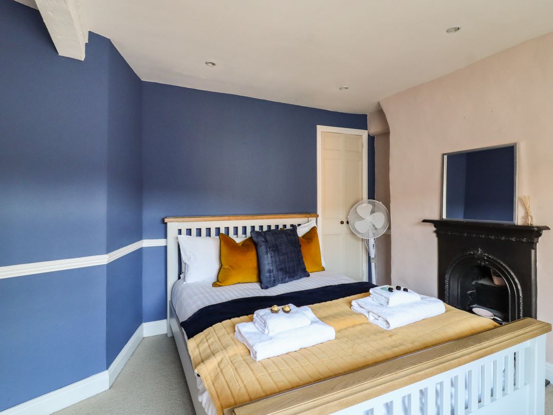 2 Castlegate