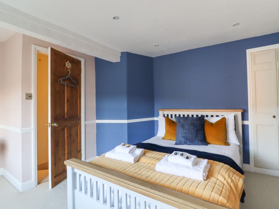2 Castlegate
