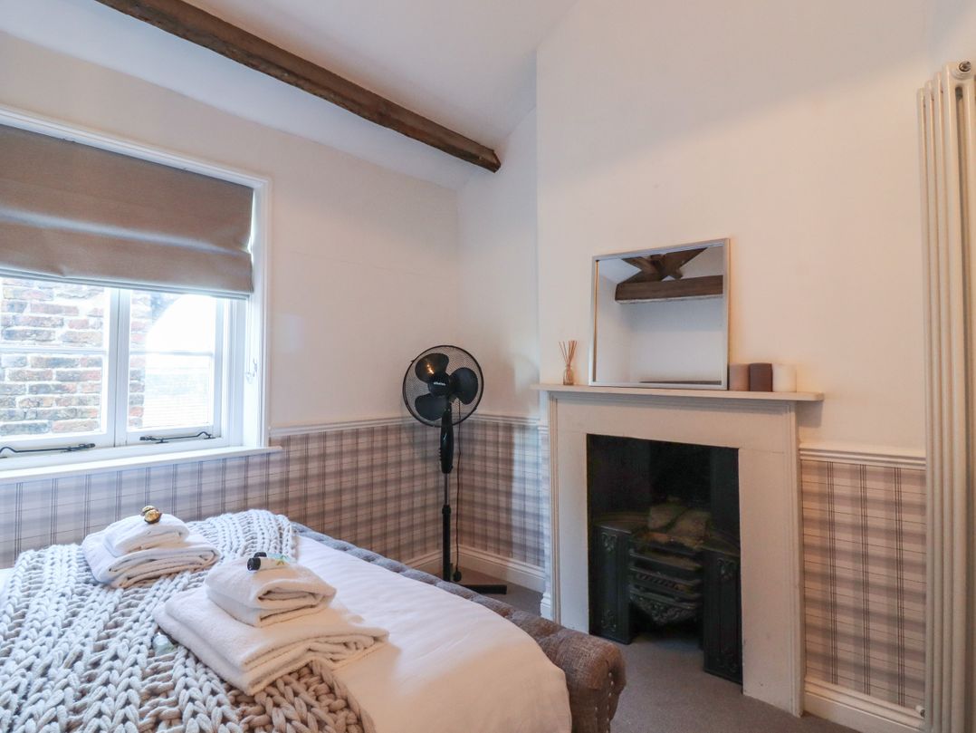 2 Castlegate