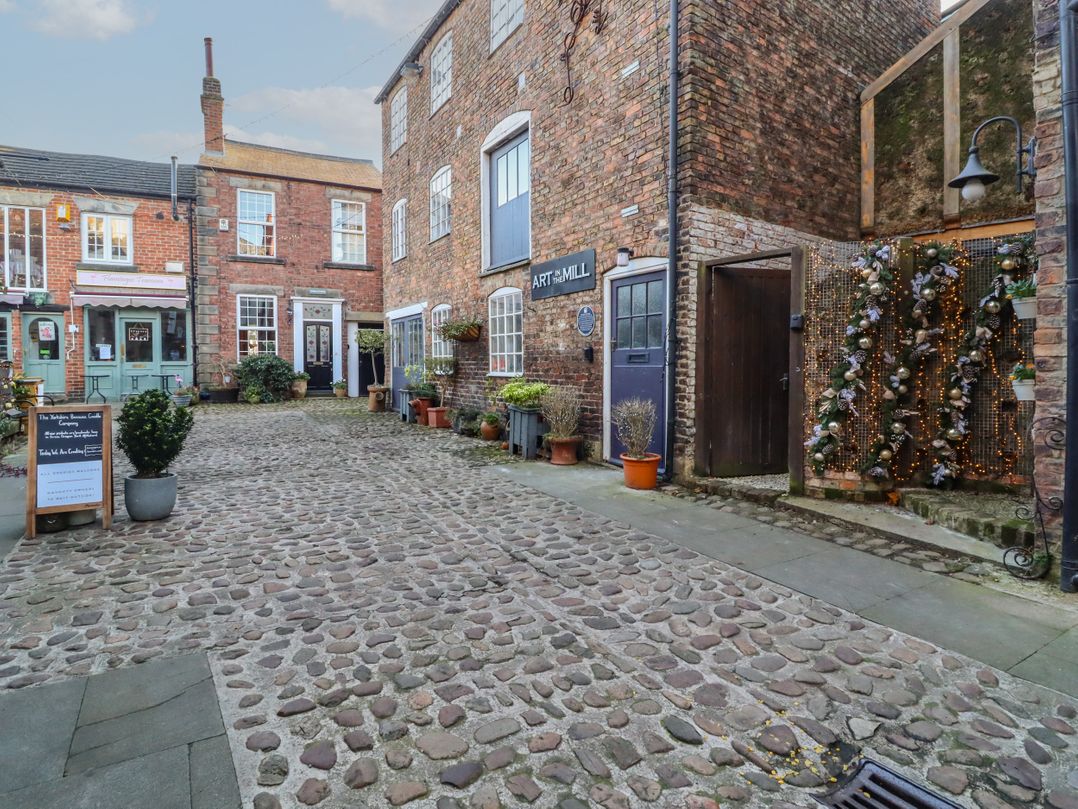 2 Castlegate