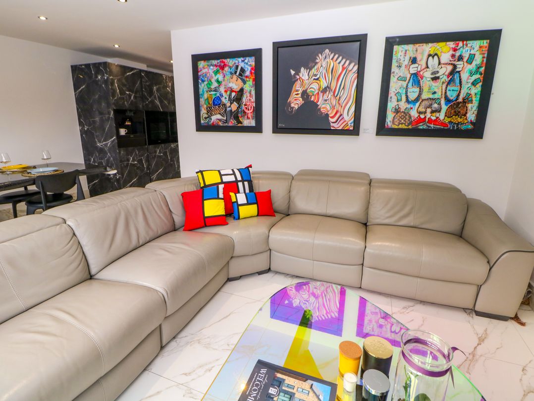 4 Rockcliffe Grange