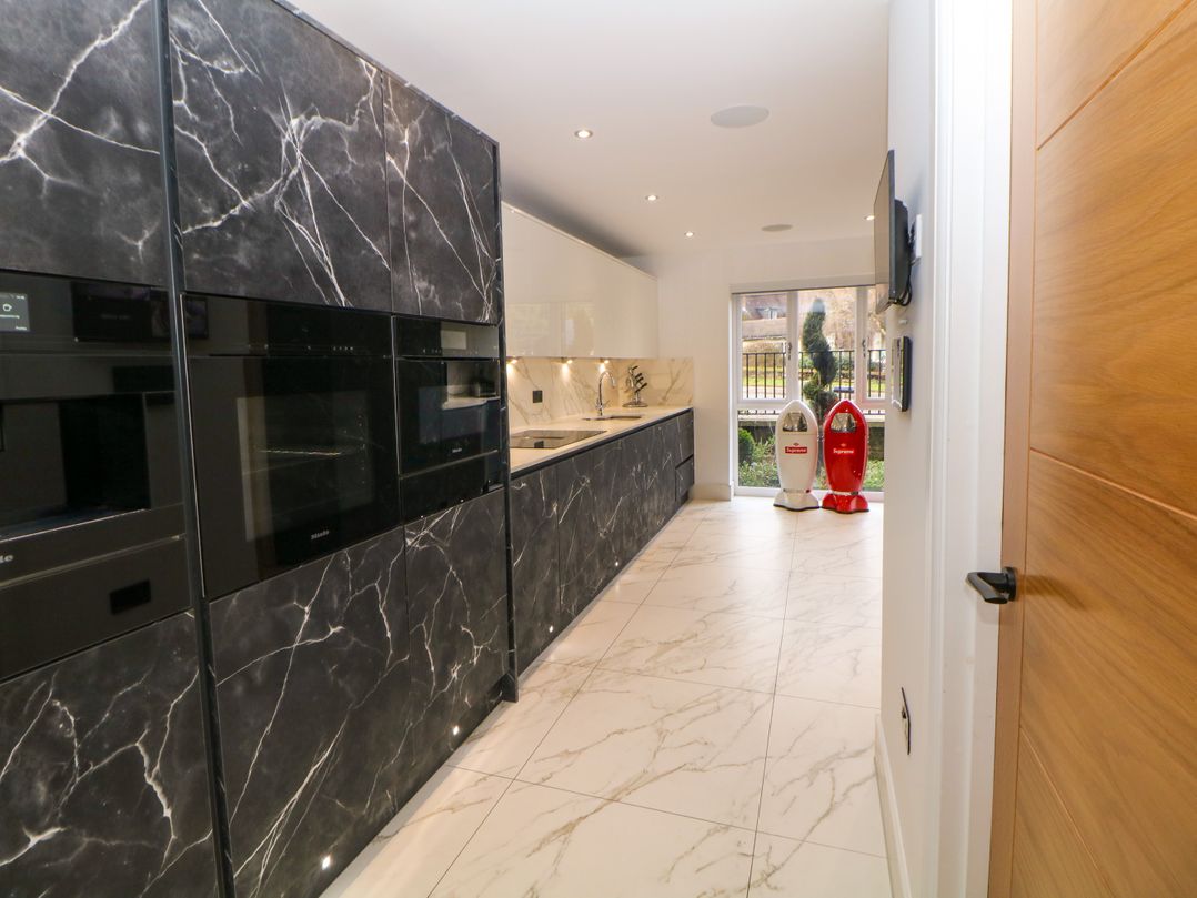 4 Rockcliffe Grange