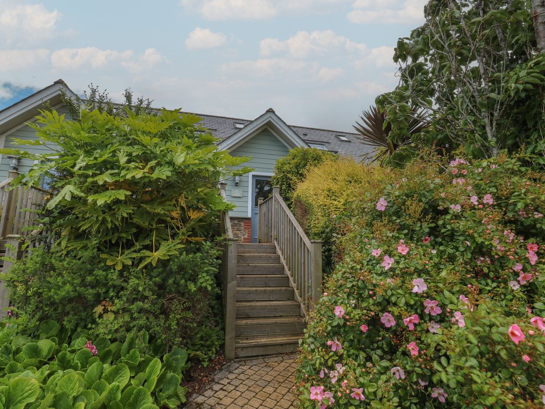 2 Court Cottage, Hillfield Village