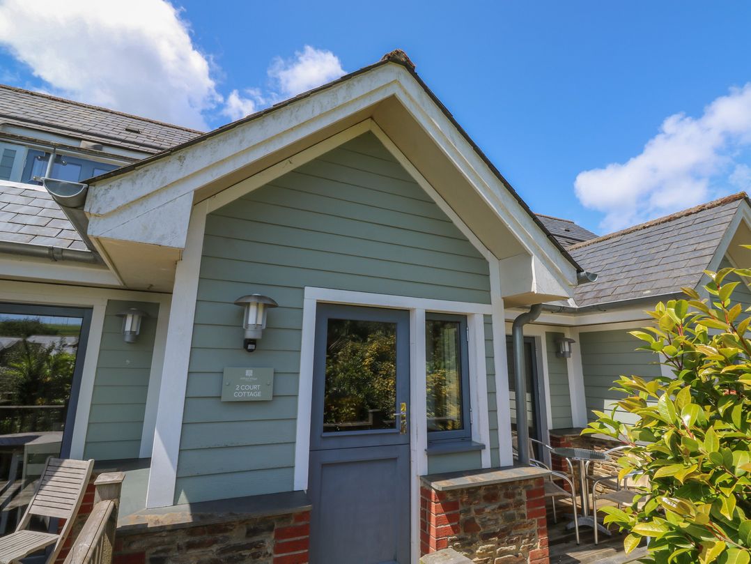 2 Court Cottage, Hillfield Village
