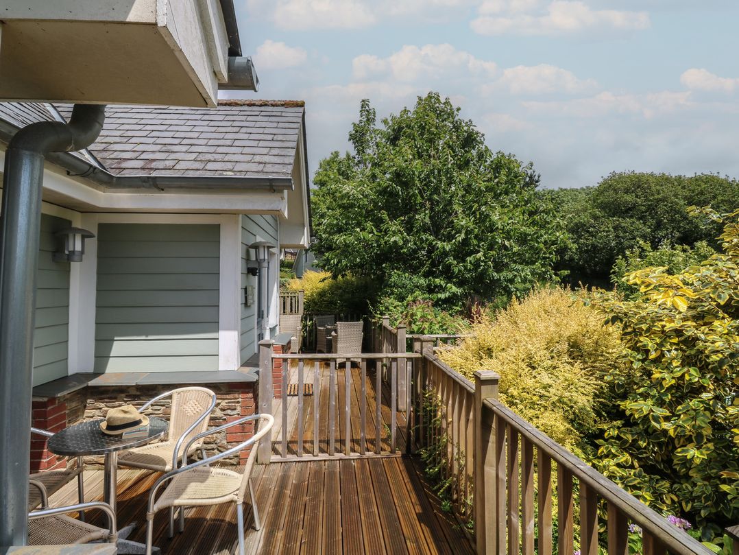 2 Court Cottage, Hillfield Village