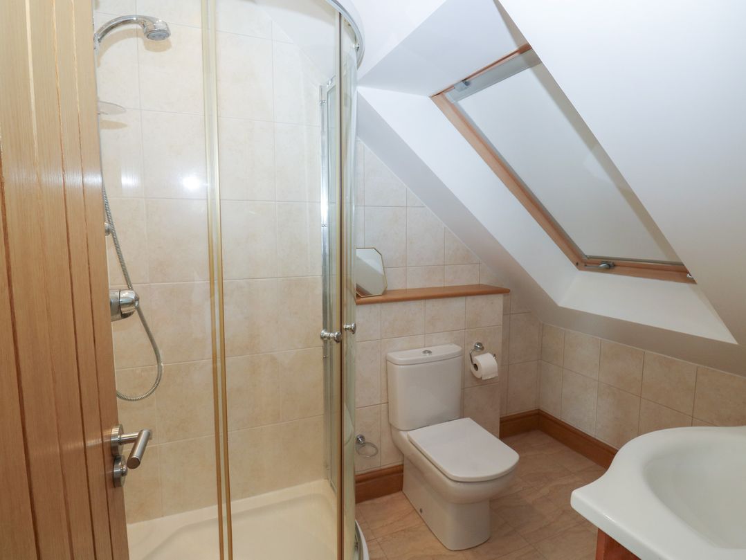 2 Court Cottage, Hillfield Village