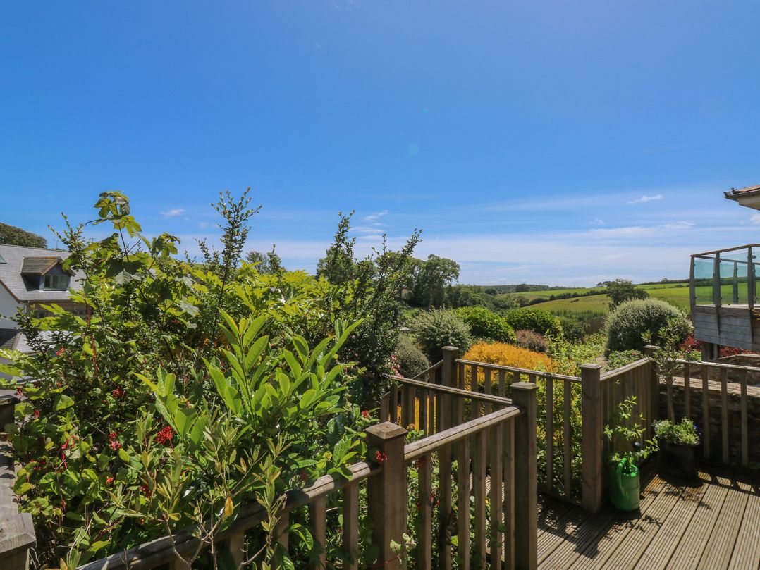 2 Court Cottage, Hillfield Village