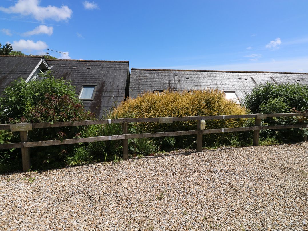 2 Court Cottage, Hillfield Village