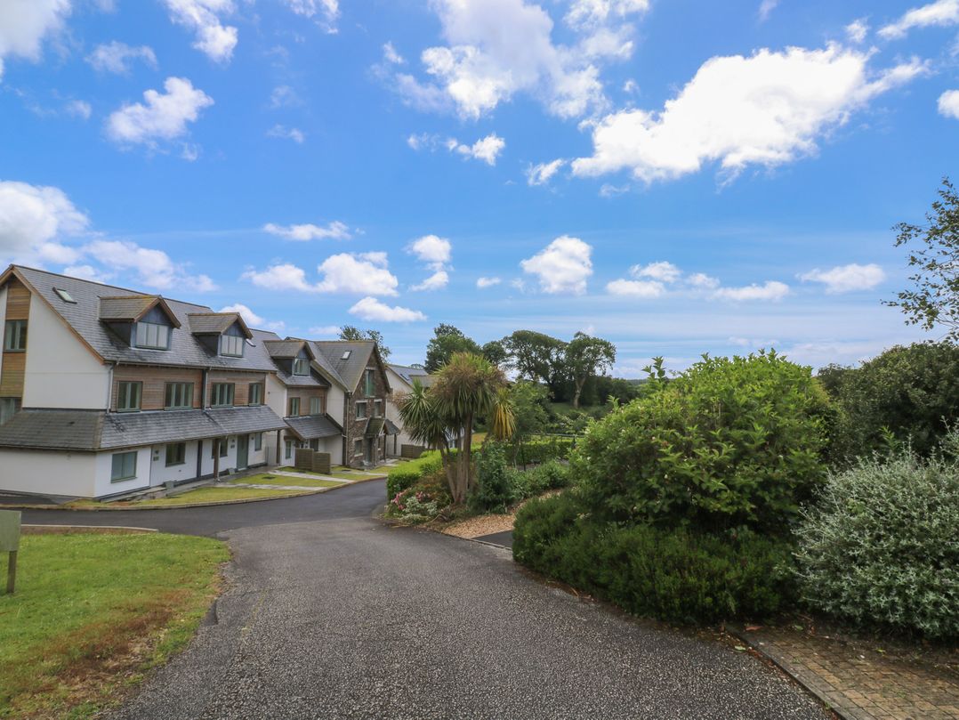 2 Court Cottage, Hillfield Village