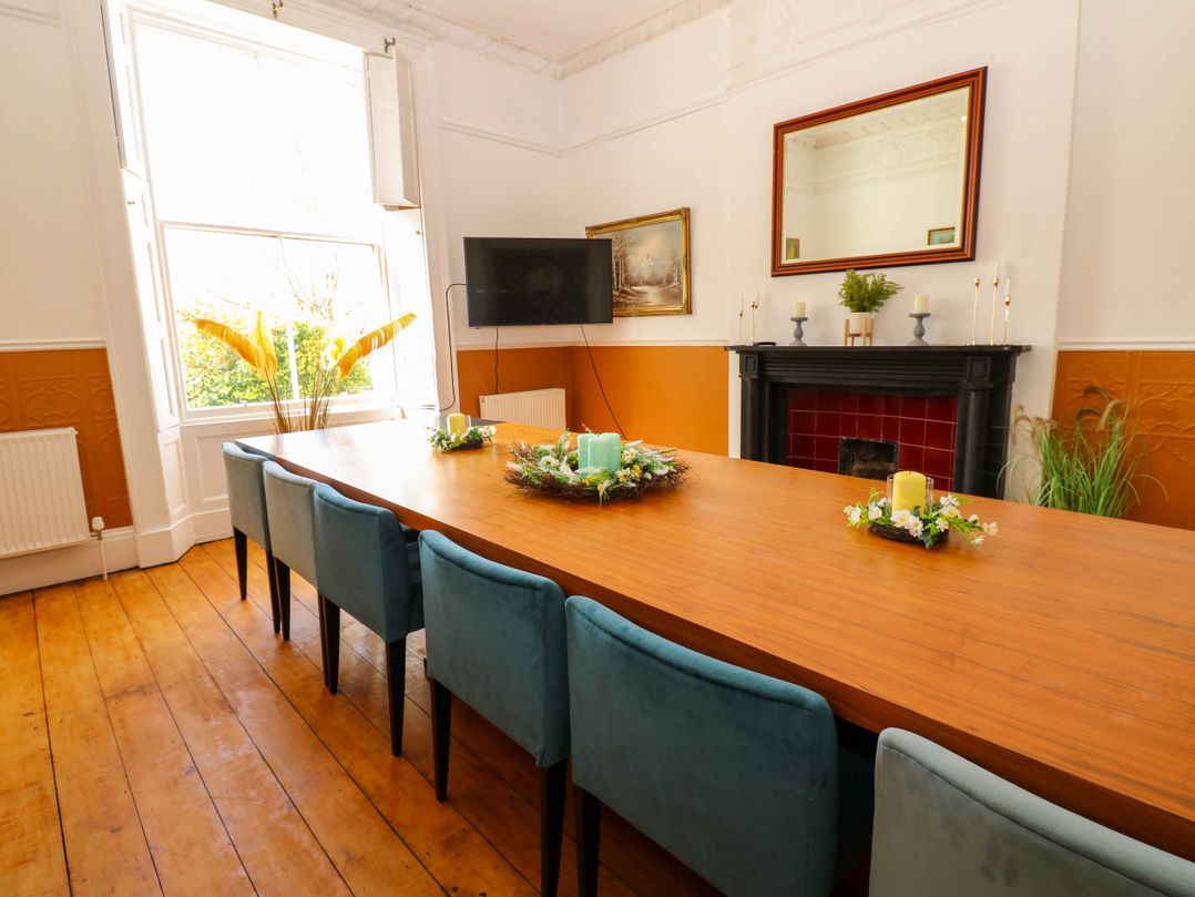 The Georgian Manor House