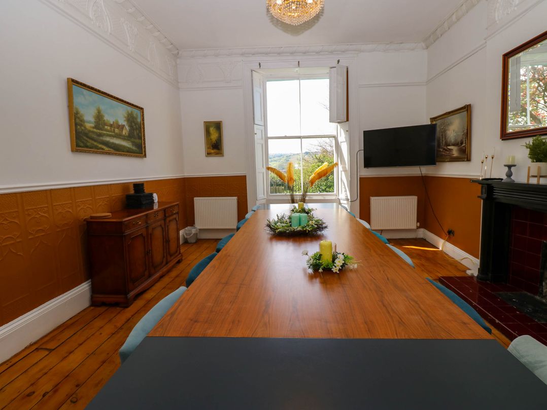 The Georgian Manor House