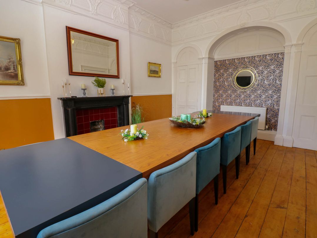 The Georgian Manor House