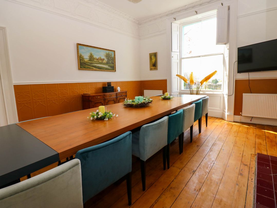 The Georgian Manor House