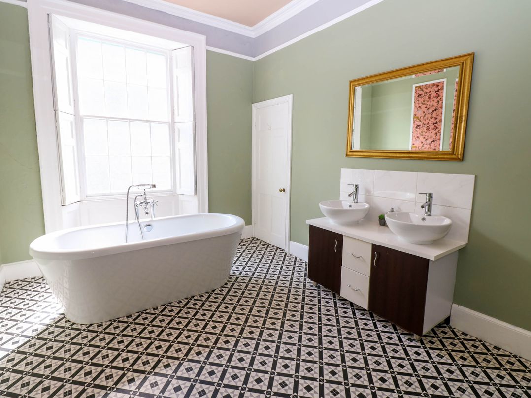 The Georgian Manor House