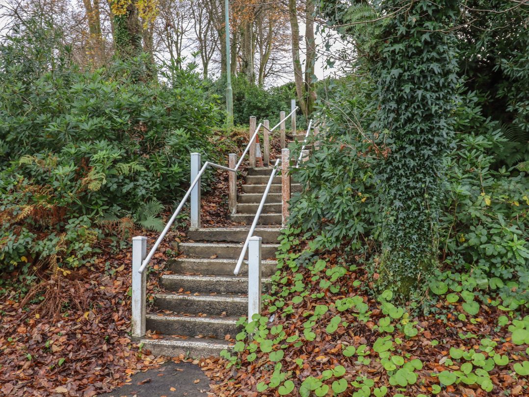 5 Manor Park