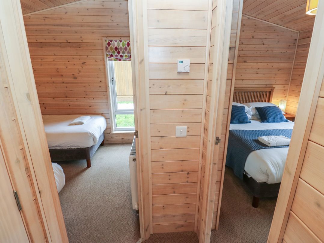 Dovestone Secluded Luxury Lodges (sleeps 6) - pets welcome