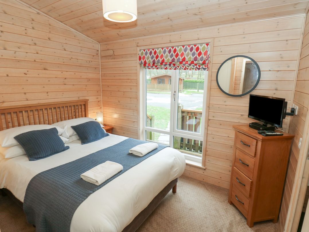 Dovestone Secluded Luxury Lodges (sleeps 6) - pets welcome