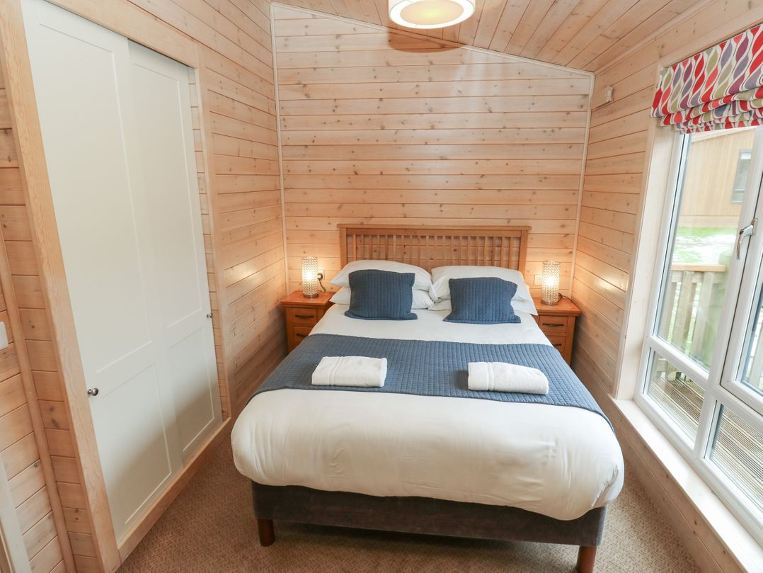 Dovestone Secluded Luxury Lodges (sleeps 6) - pets welcome