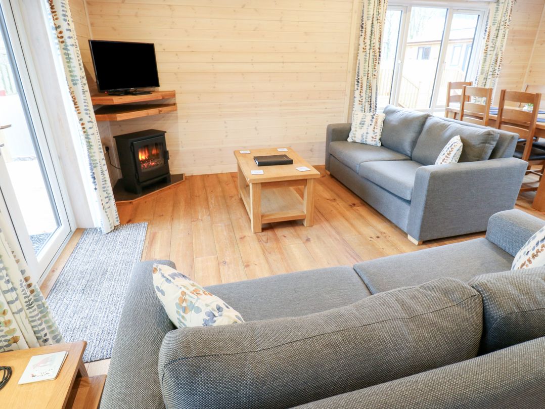 Dovestone Secluded Luxury Lodges (sleeps 6) - pets welcome