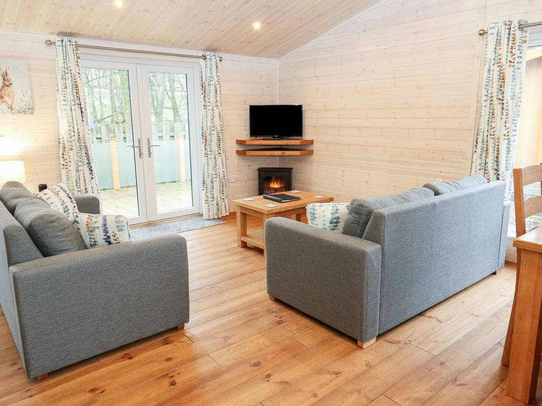 Dovestone Secluded Luxury Lodges (sleeps 6) - pets welcome
