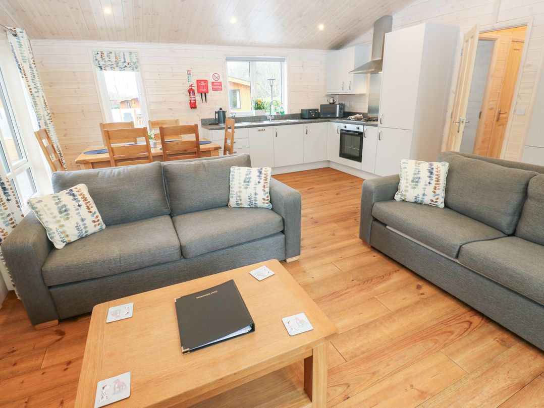 Dovestone Secluded Luxury Lodges (sleeps 6) - pets welcome