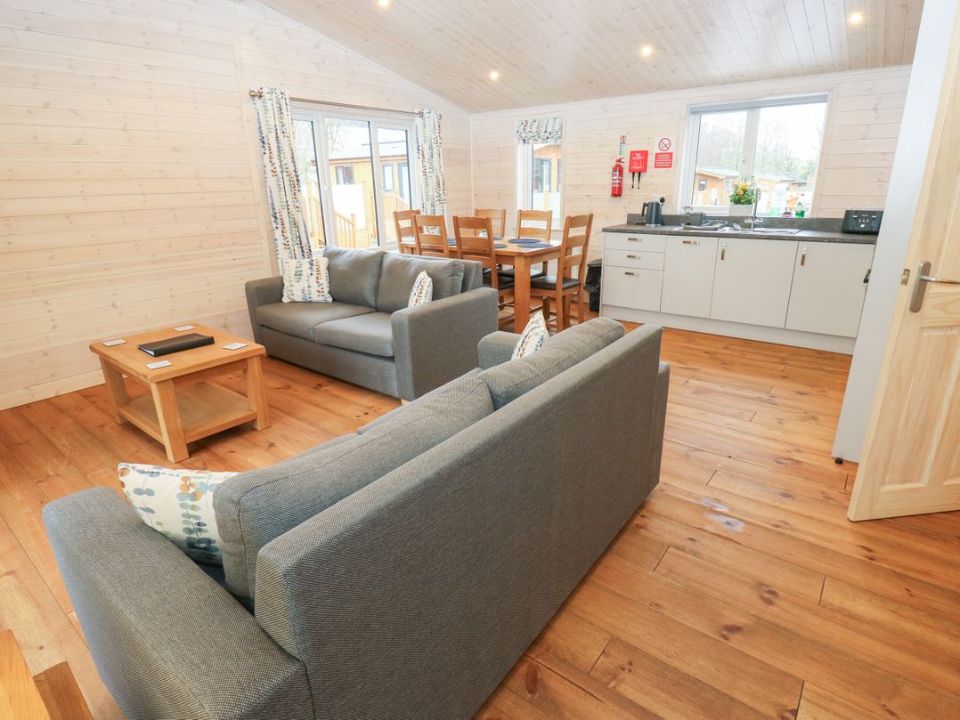 Dovestone Secluded Luxury Lodges (sleeps 6) - pets welcome