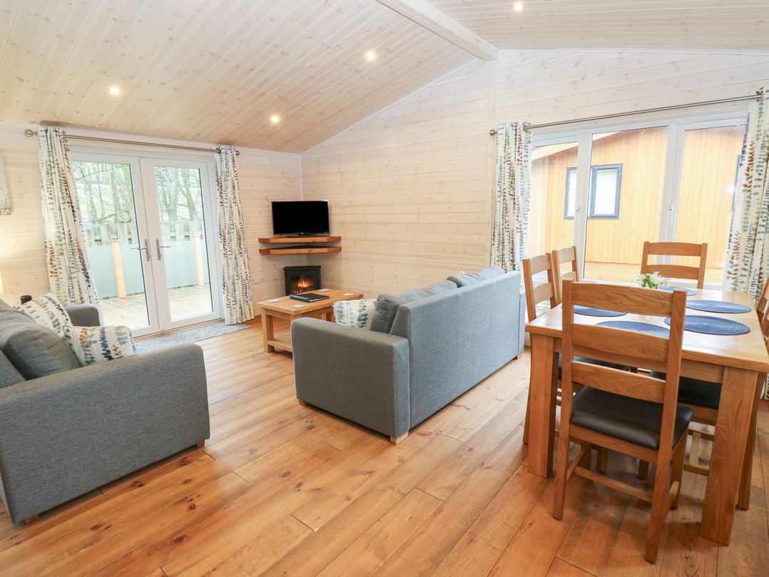 Dovestone Secluded Luxury Lodges (sleeps 6) - pets welcome
