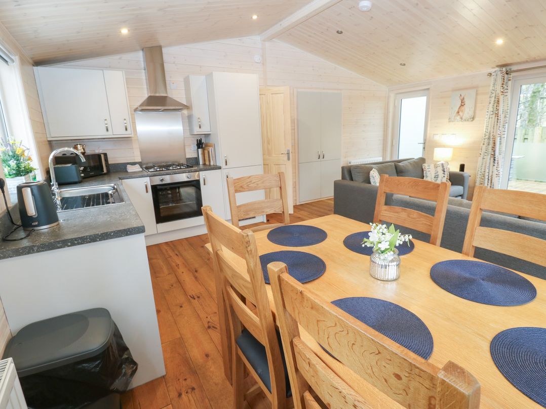 Dovestone Secluded Luxury Lodges (sleeps 6) - pets welcome