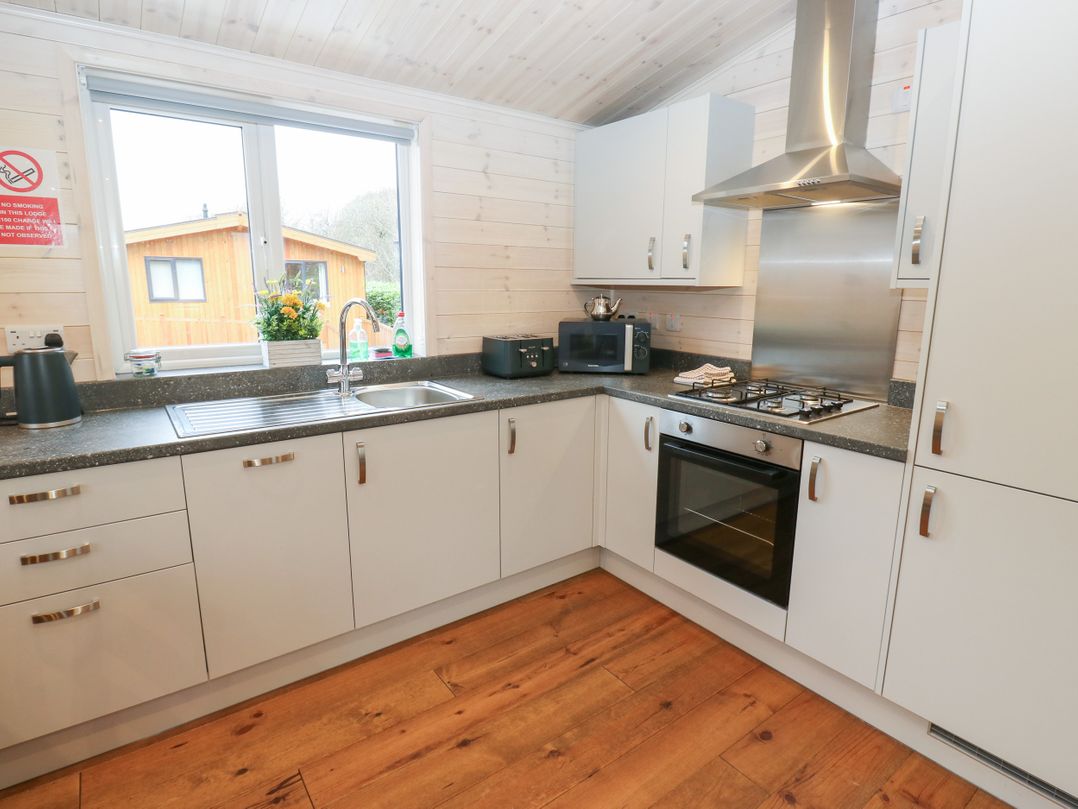 Dovestone Secluded Luxury Lodges (sleeps 6) - pets welcome