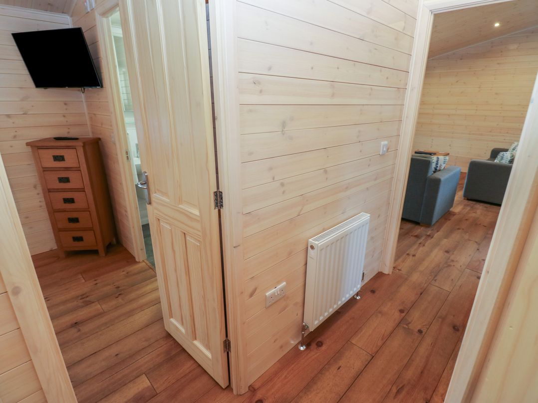Dovestone Secluded Luxury Lodges (sleeps 6) - pets welcome