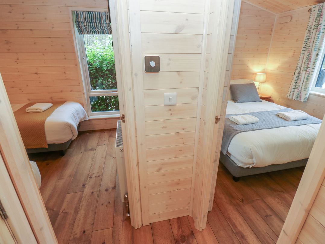 Dovestone Secluded Luxury Lodges (sleeps 6) - pets welcome