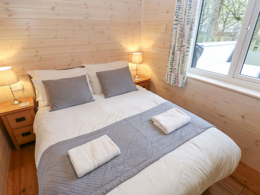 Dovestone Secluded Luxury Lodges (sleeps 6) - pets welcome
