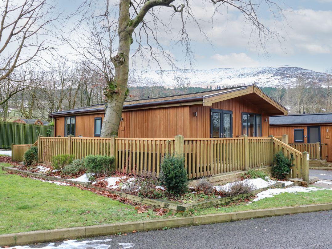 Dovestone Luxury Lodges (sleeps 4)- pet free