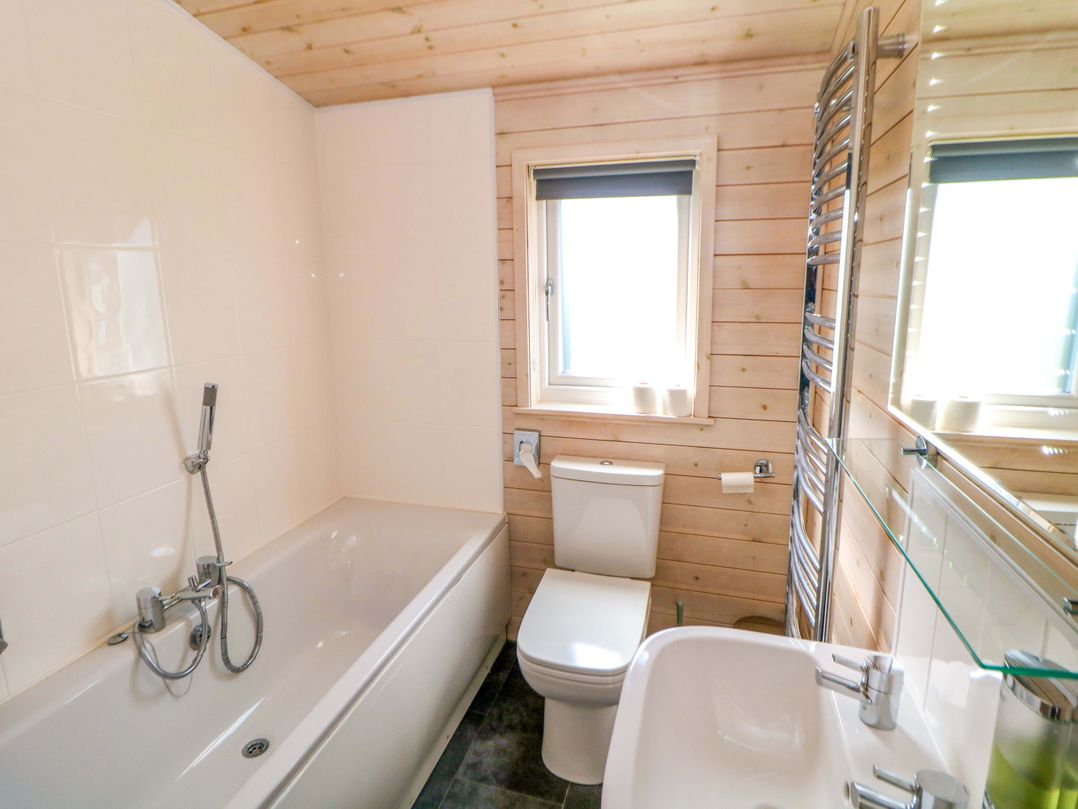 Dovestone Luxury Lodges (sleeps 4)- pet free