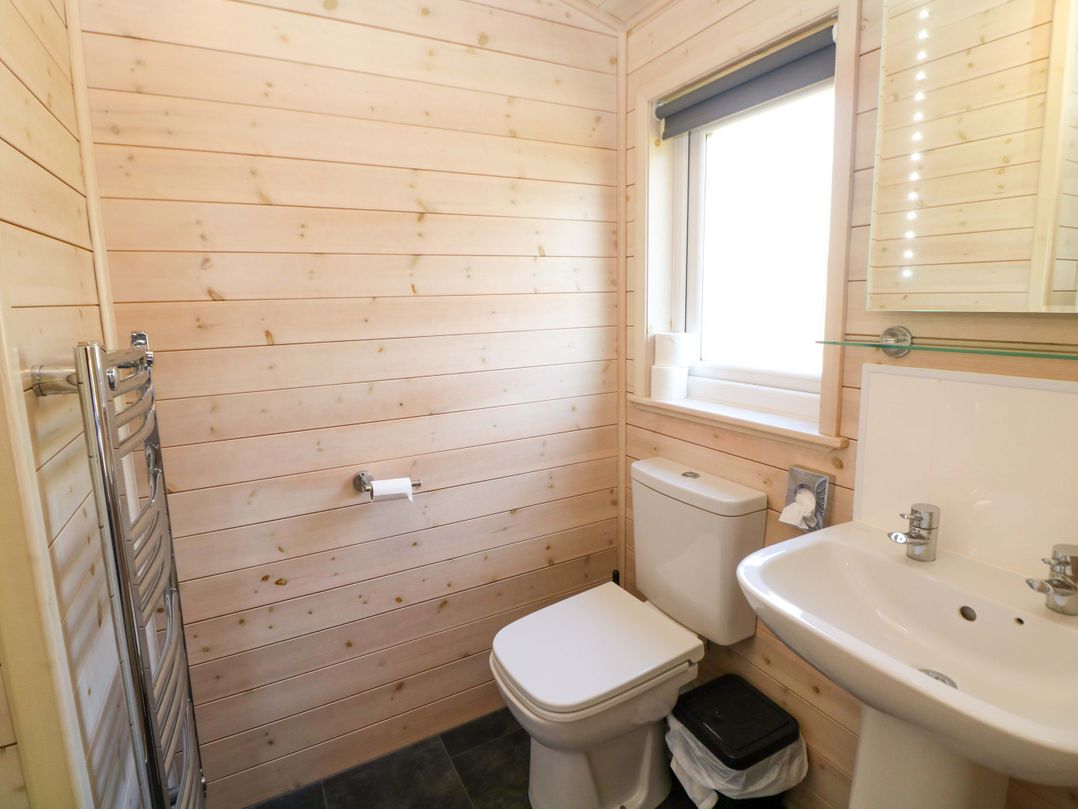 Dovestone Luxury Lodges (sleeps 4)- pet free