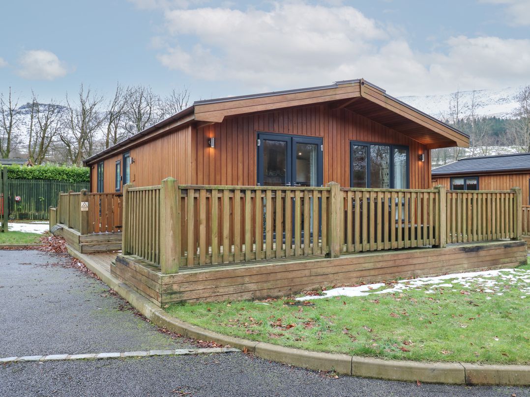 Dovestone Luxury Lodges (sleeps 4)- pet friendly