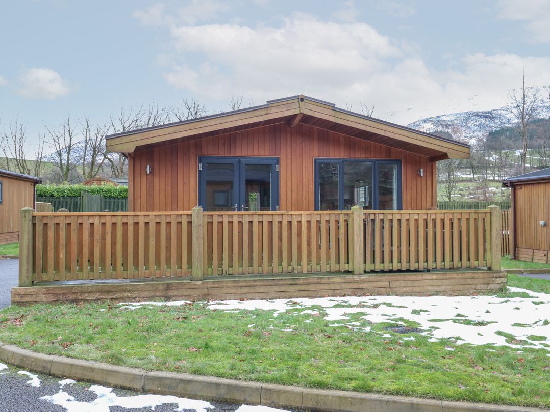 Dovestone Luxury Lodges (sleeps 4) - pets welcome