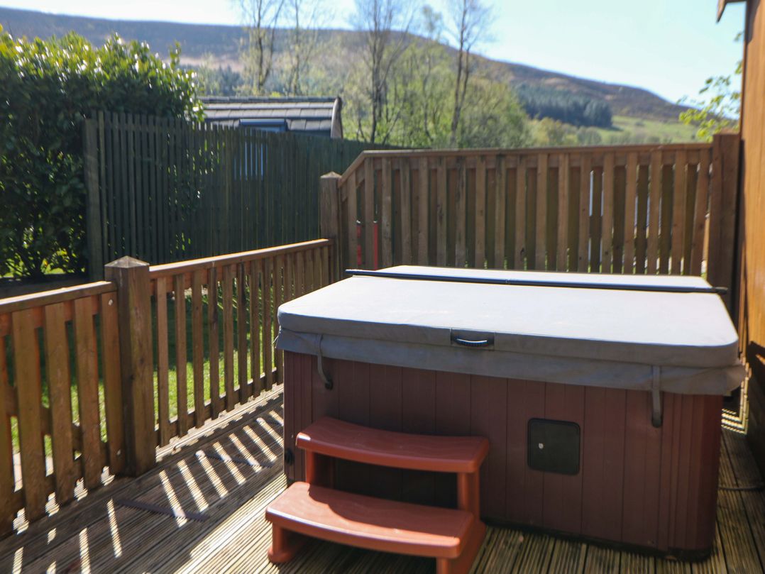 Dovestone Luxury Lodges (sleeps 4) - pets welcome
