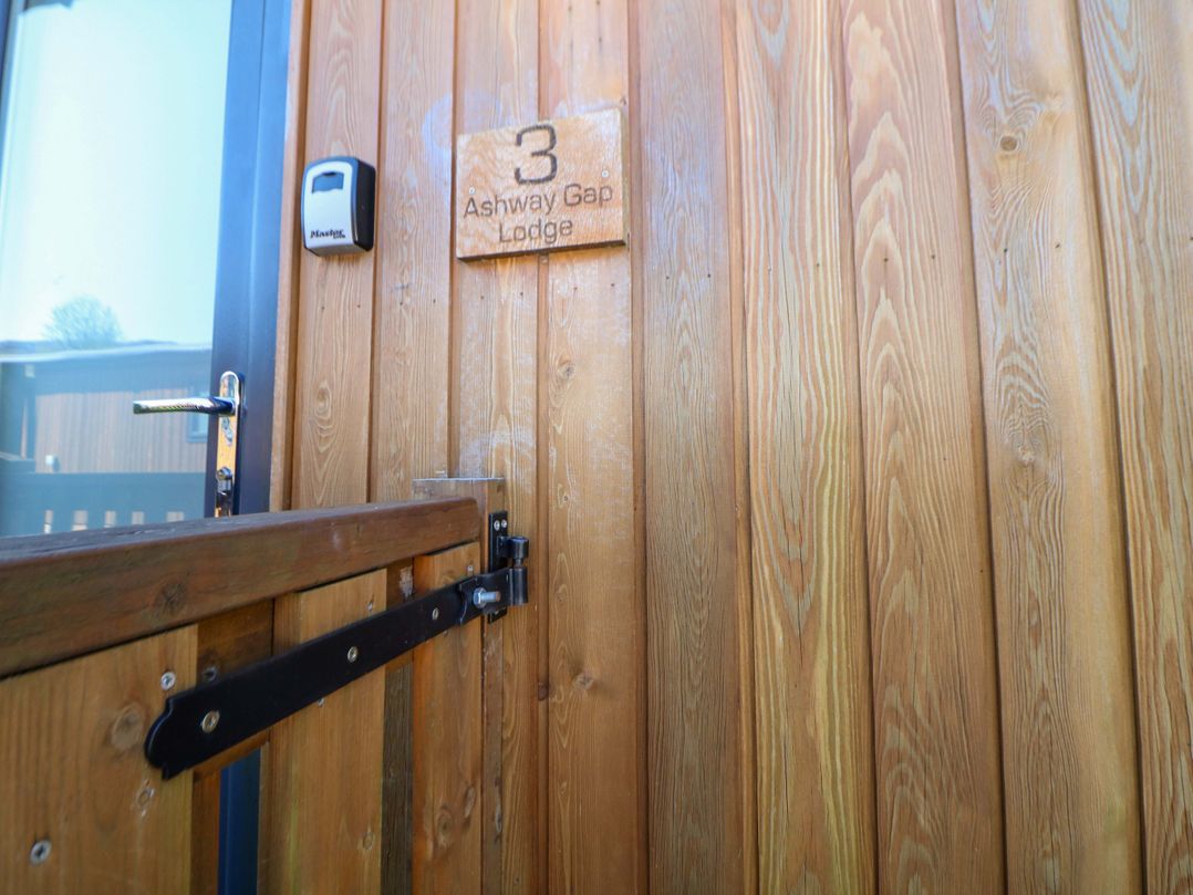 Dovestone Luxury Lodges (sleeps 4) - pets welcome