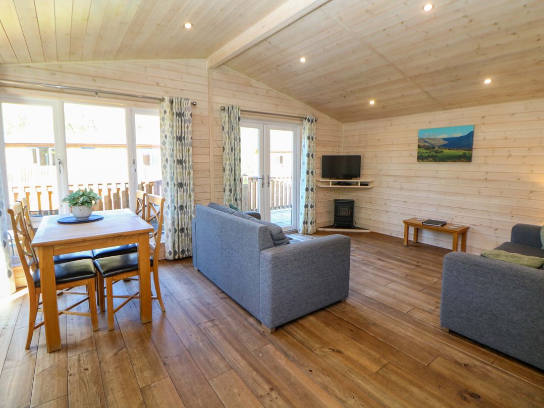 Dovestone Luxury Lodges (sleeps 4) - pets welcome