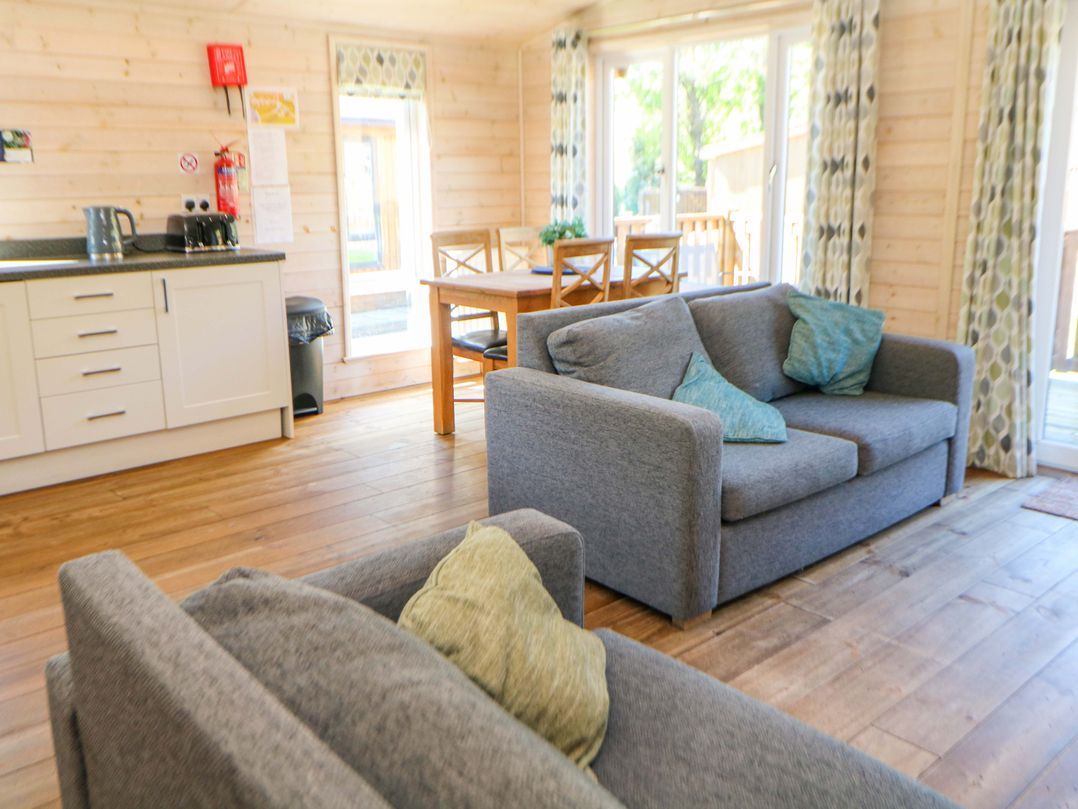 Dovestone Luxury Lodges (sleeps 4) - pets welcome