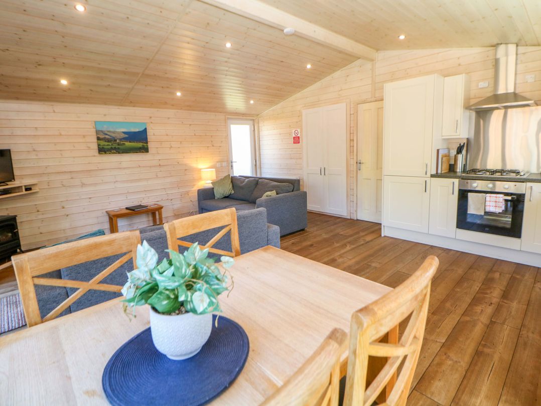 Dovestone Luxury Lodges (sleeps 4) - pets welcome