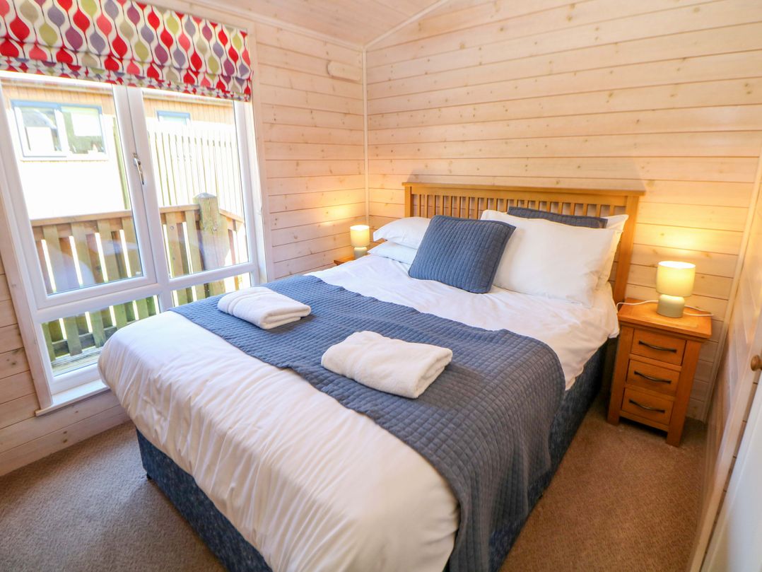 Dovestone Luxury Lodges (sleeps 4) - pets welcome