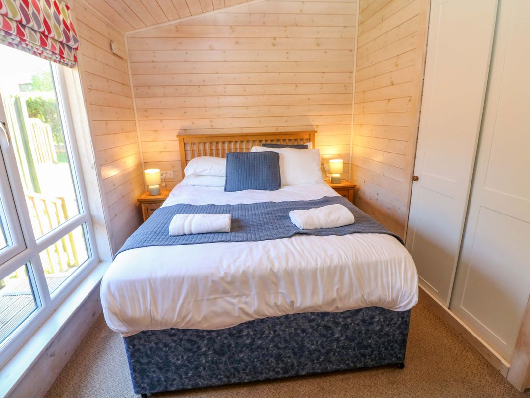 Dovestone Luxury Lodges (sleeps 4) - pets welcome