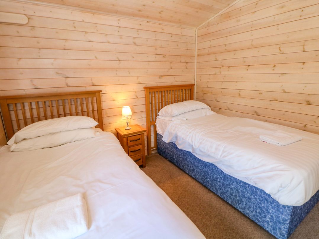 Dovestone Luxury Lodges (sleeps 4) - pets welcome