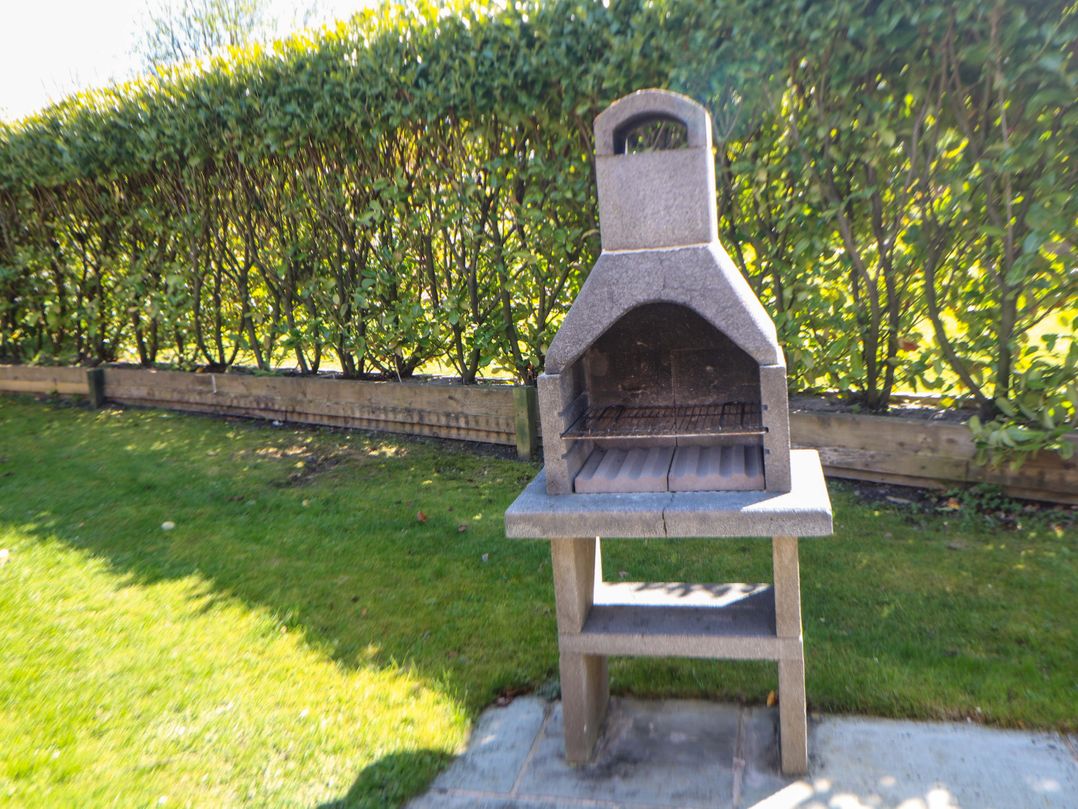 Dovestone Luxury Lodges (sleeps 4) - pets welcome